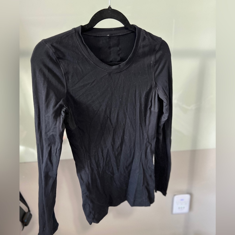 Lululemon black ruffled running top size 6